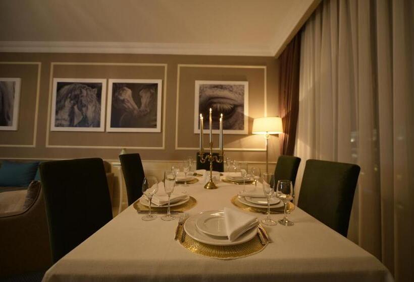 هتل Royal Casino &