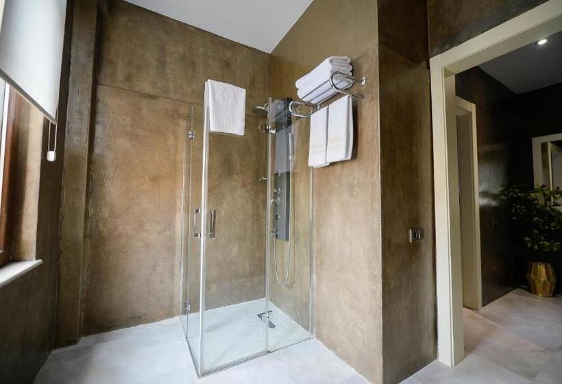 هتل Royal Casino &