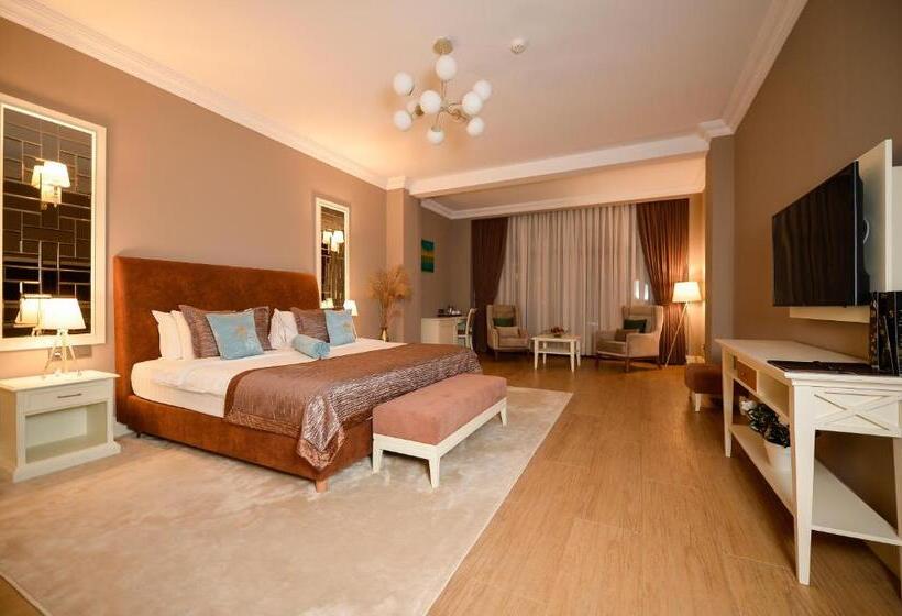 هتل Royal Casino &