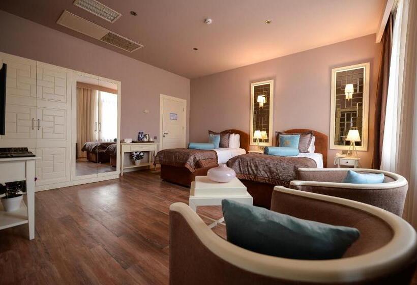 هتل Royal Casino &