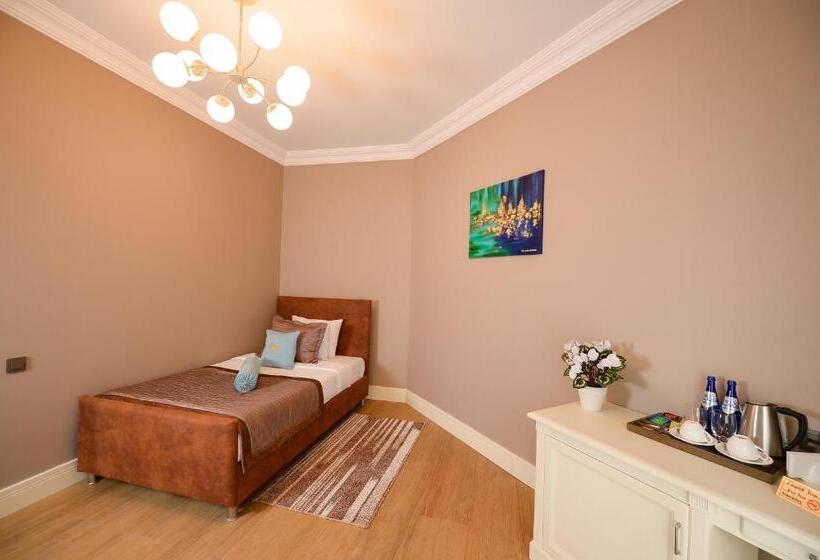 هتل Royal Casino &