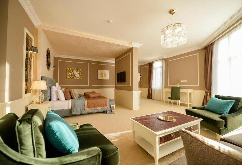 هتل Royal Casino &