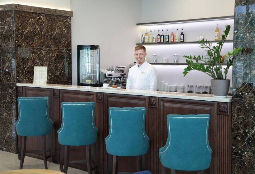 هتل Sevastopol Modern