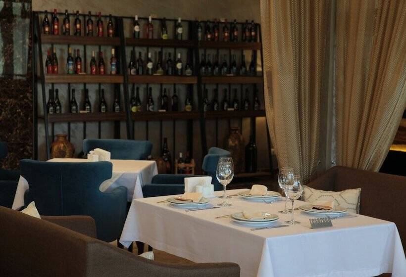 هتل Sevastopol Modern