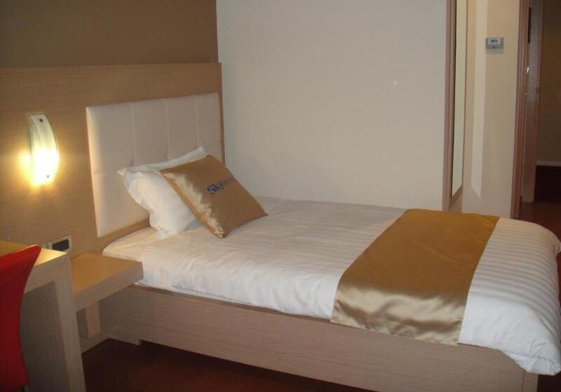 Sky 2 Hotel Tirana