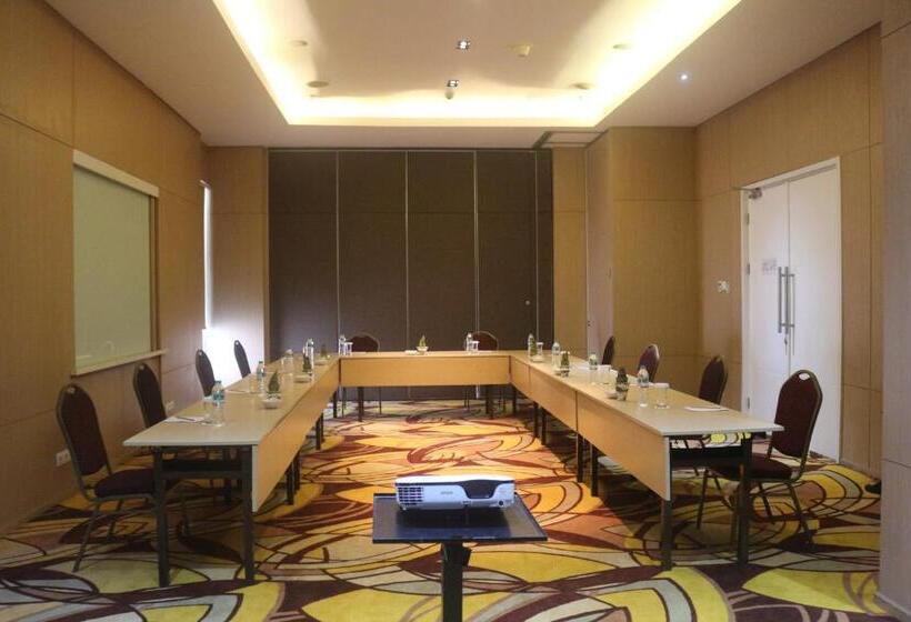 Отель Swissbelinn Airport Jakarta