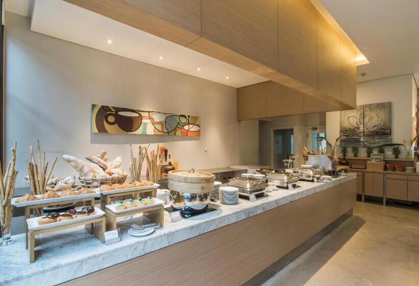 Отель Swissbelinn Airport Jakarta