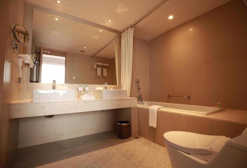 Отель Swissbelinn Airport Jakarta