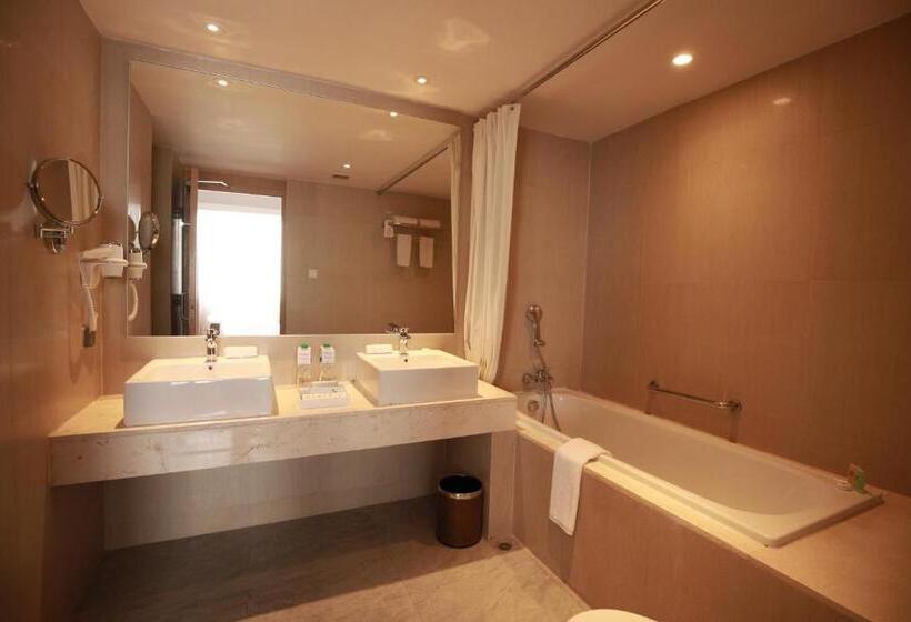 Отель Swissbelinn Airport Jakarta