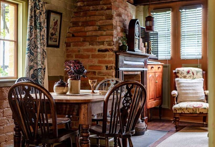 هتل The Corinda Collection