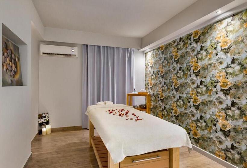 ホテル TRYP by Wyndham Corfu Dassia