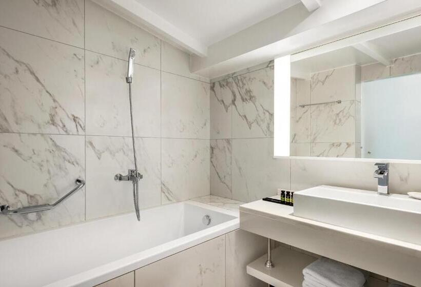 ホテル TRYP by Wyndham Corfu Dassia