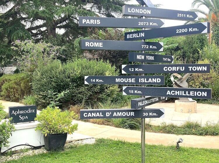 ホテル TRYP by Wyndham Corfu Dassia