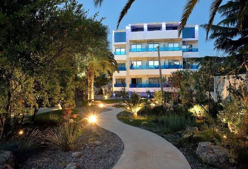 ホテル TRYP by Wyndham Corfu Dassia