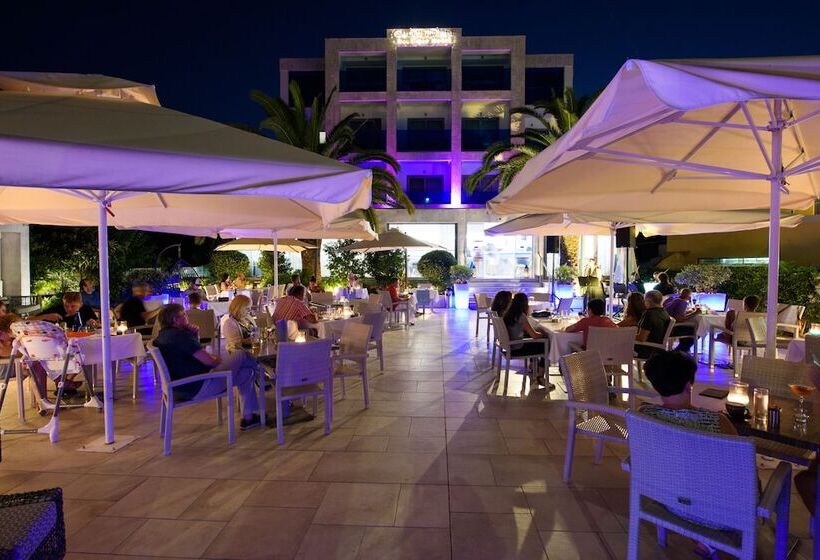 ホテル TRYP by Wyndham Corfu Dassia