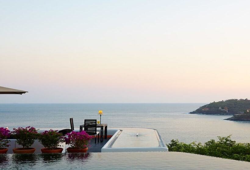 Tentaciones Hotel & Lounge Pool   Adults Only