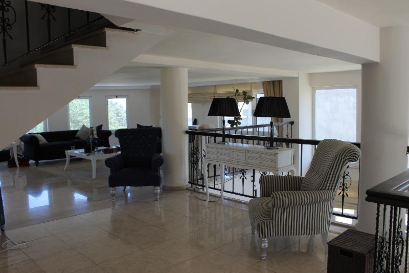 The Prince Inn Hotel & Villas