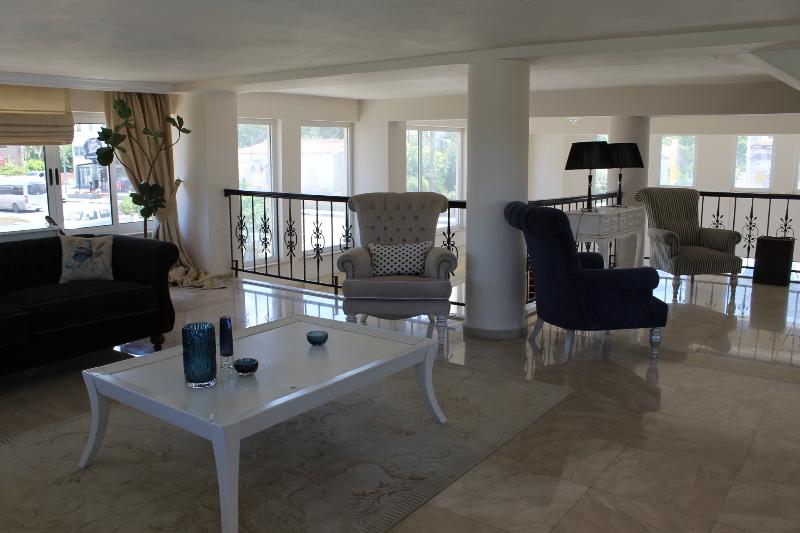 The Prince Inn Hotel & Villas