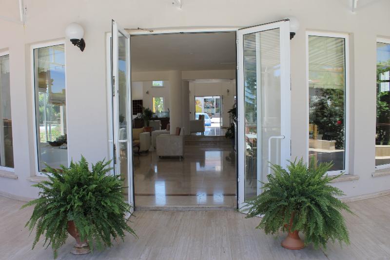 The Prince Inn Hotel & Villas