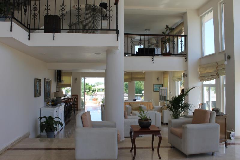 The Prince Inn Hotel & Villas