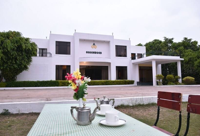 Отель Greenwood