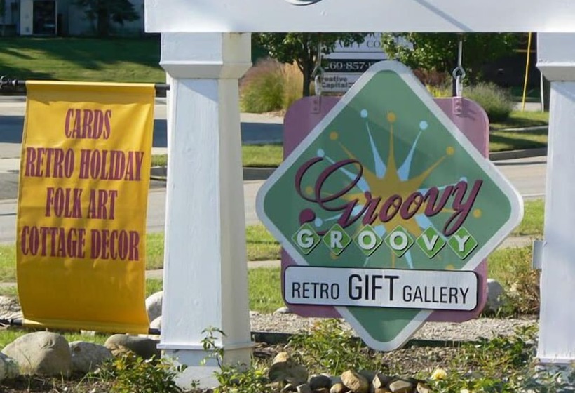 Отель The Pines Motorlodge