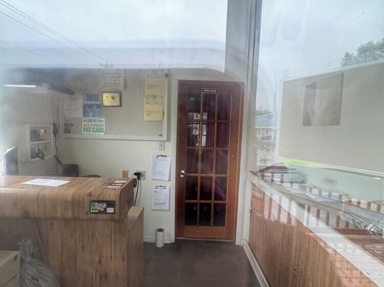 فندق Omro & Fish Inn