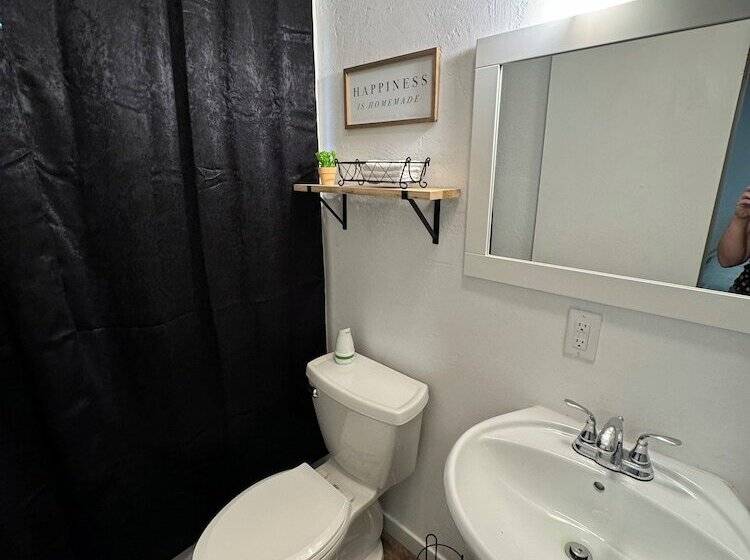 فندق Omro & Fish Inn