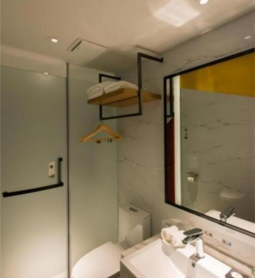 Borrman Hotel Guangzhou Quzhuang Metro Station