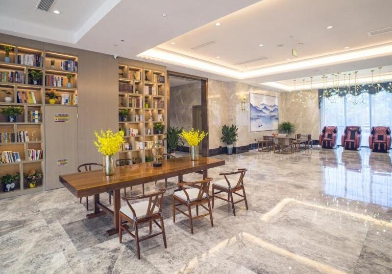 Greentree Eastern Hotel Hainan Free Trade Port Jiangdong New District Meilan Airport
