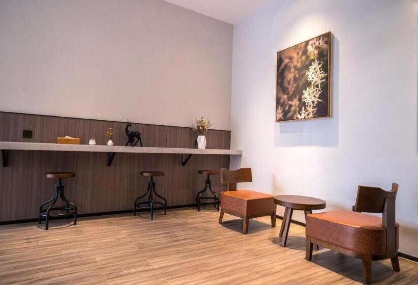 Hanting Hotel Zhuhai Xiangzhou Long Distance Bus Station