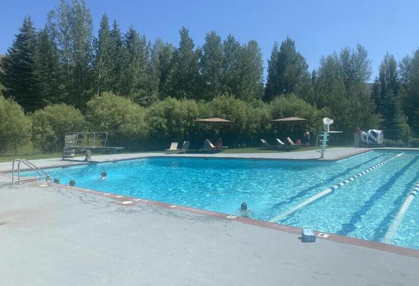 فندق The Bluff Mountain Retreat