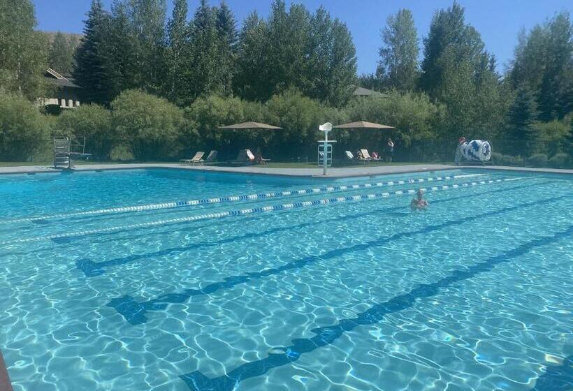 فندق The Bluff Mountain Retreat