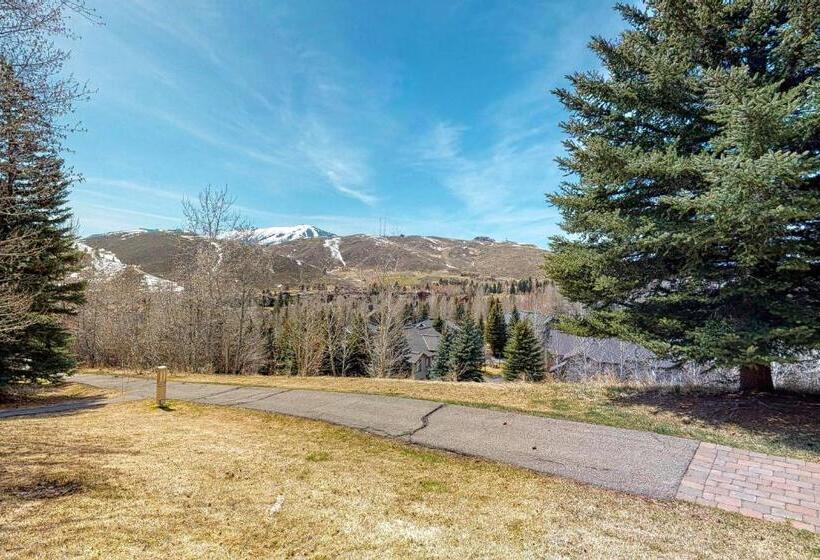 فندق The Bluff Mountain Retreat