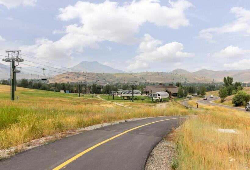 فندق The Bluff Mountain Retreat