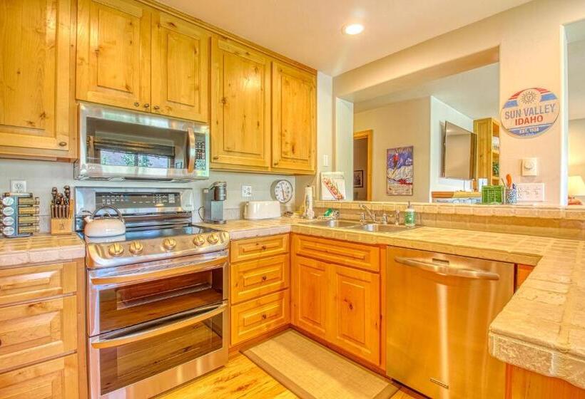 فندق The Bluff Mountain Retreat