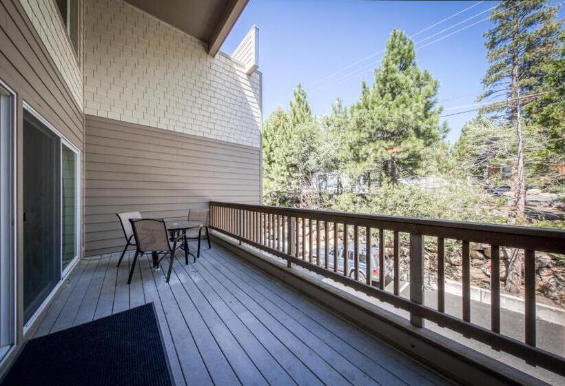 בית מלון כפרי Cedars West