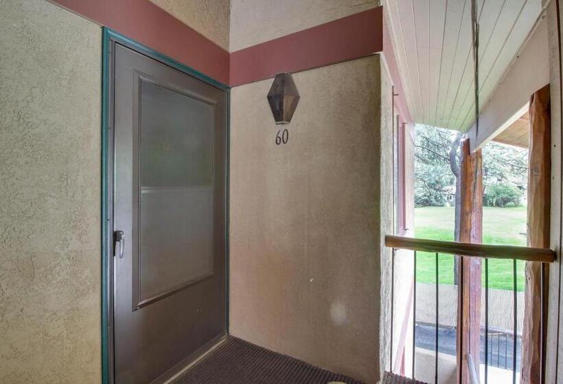 فندق Crystal Beach