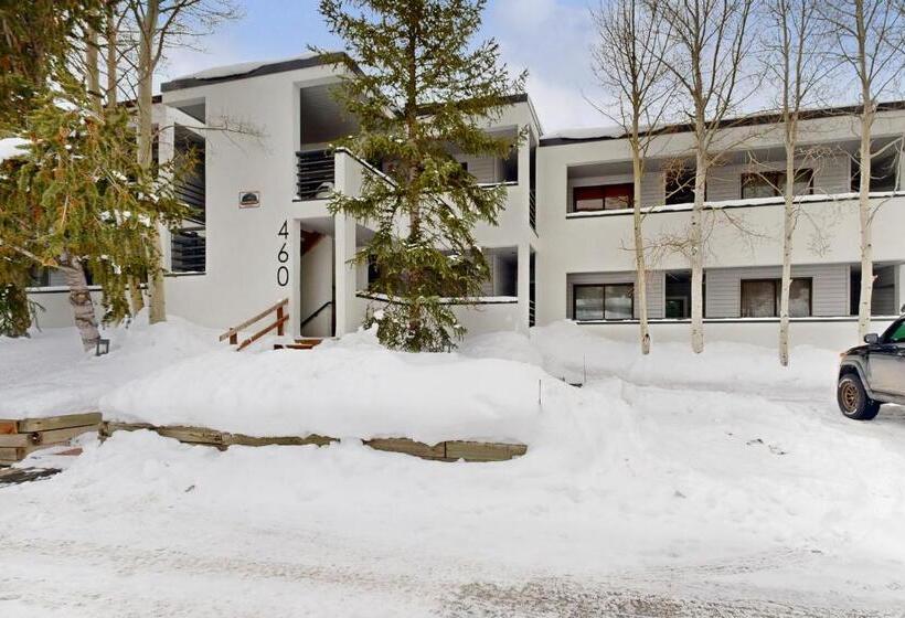 בית מלון כפרי East Bay 6