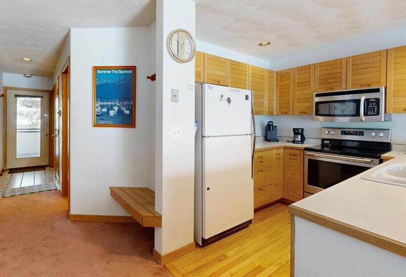 בית מלון כפרי East Bay 6