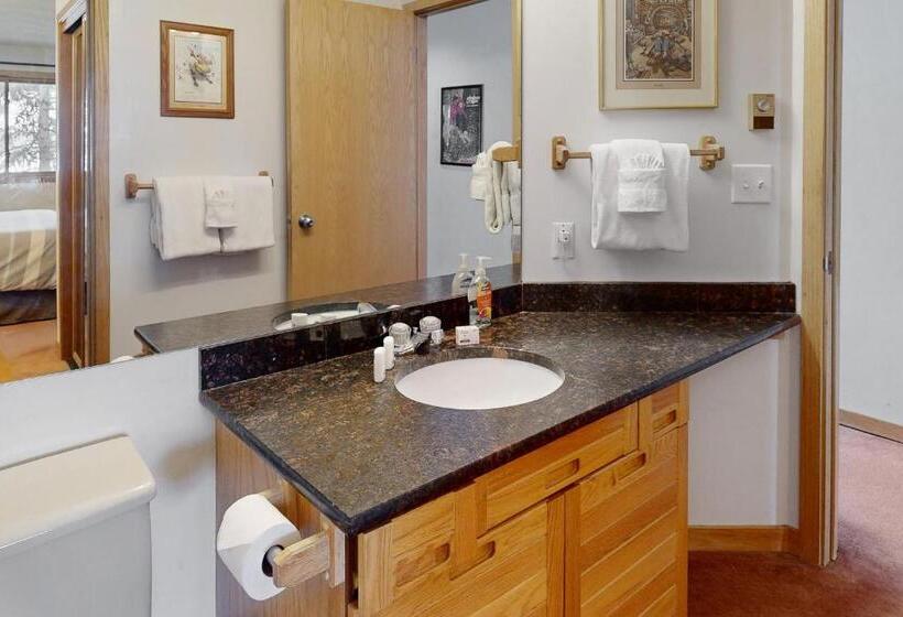 בית מלון כפרי East Bay 6