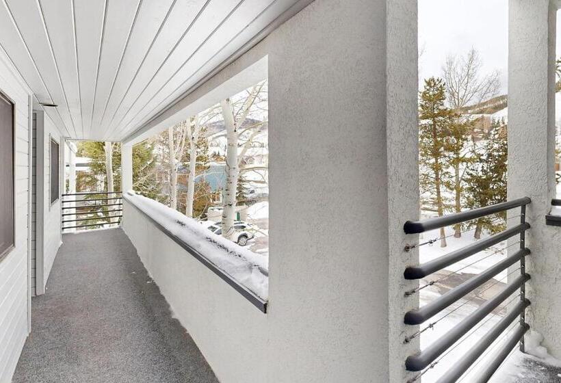 בית מלון כפרי East Bay 6