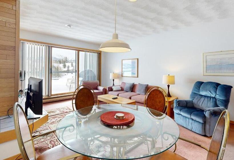 בית מלון כפרי East Bay 6