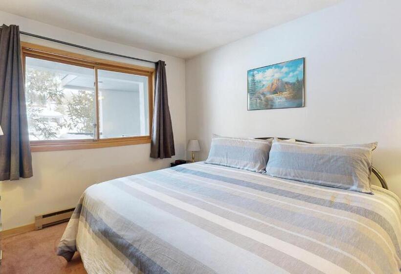 בית מלון כפרי East Bay 6