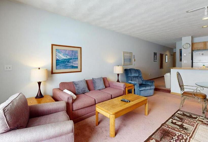 בית מלון כפרי East Bay 6