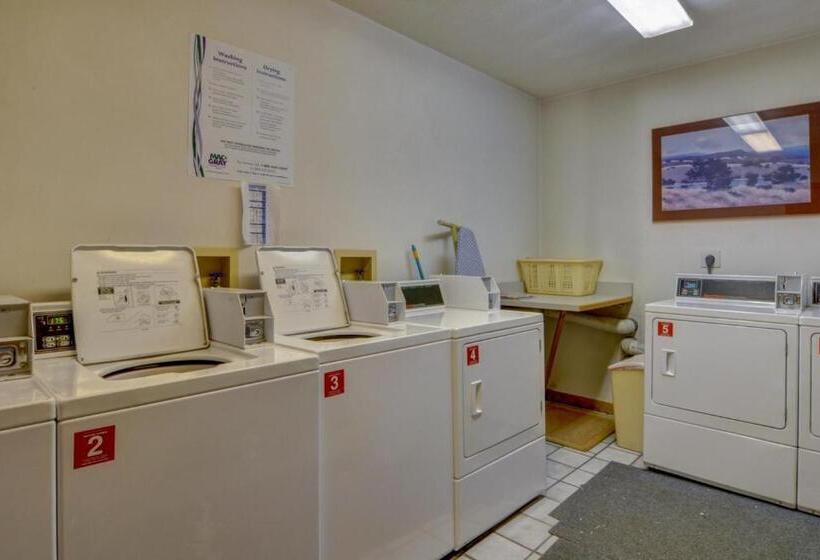 בית מלון כפרי East Bay 6