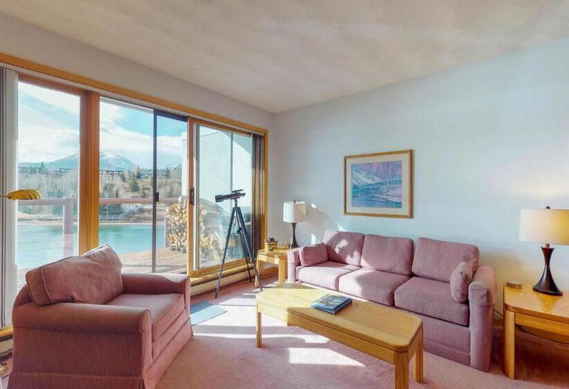 בית מלון כפרי East Bay 6