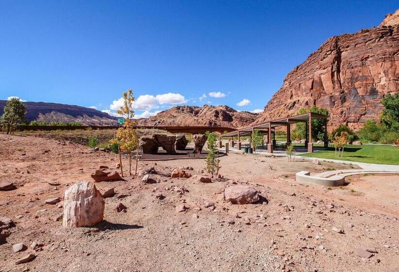 Отель Red Cliff 2j