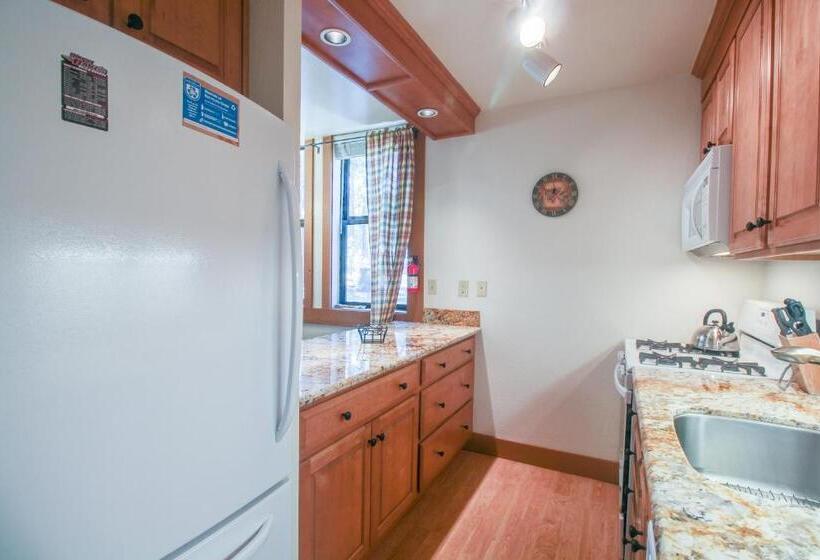 בית מלון כפרי Aspen Grove Hideaway