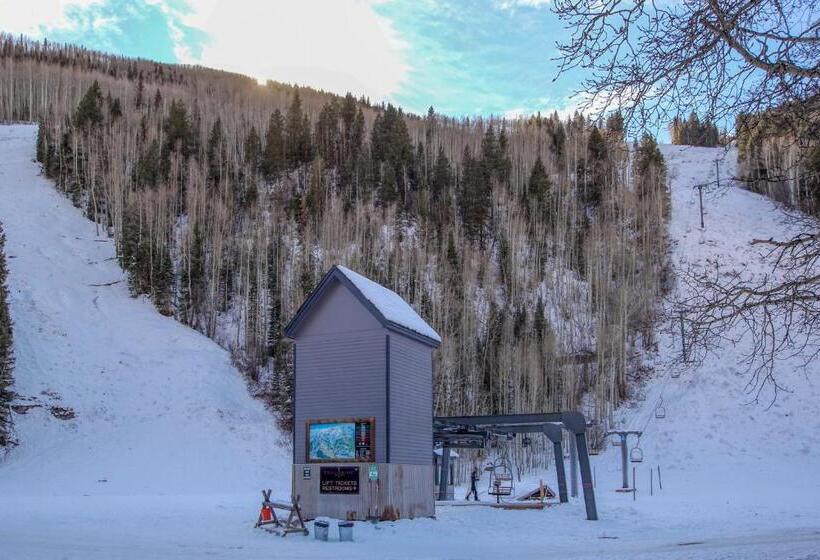 호텔 Double Diamond Ski In/ski Out Chalet